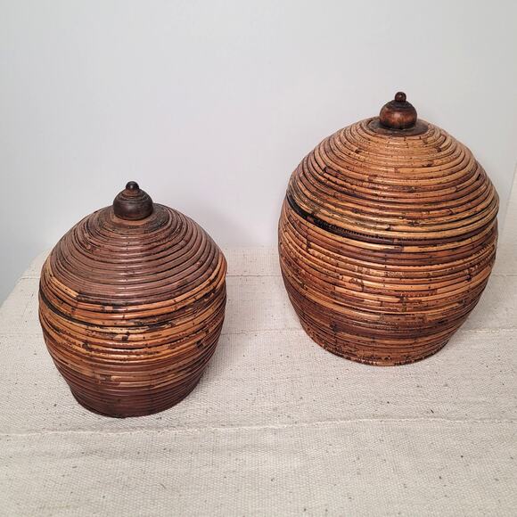 Vintage MCM Handmade Beehive Shaped Pencil Reed Lidded Basket 2 pcs - Picture 2 of 9